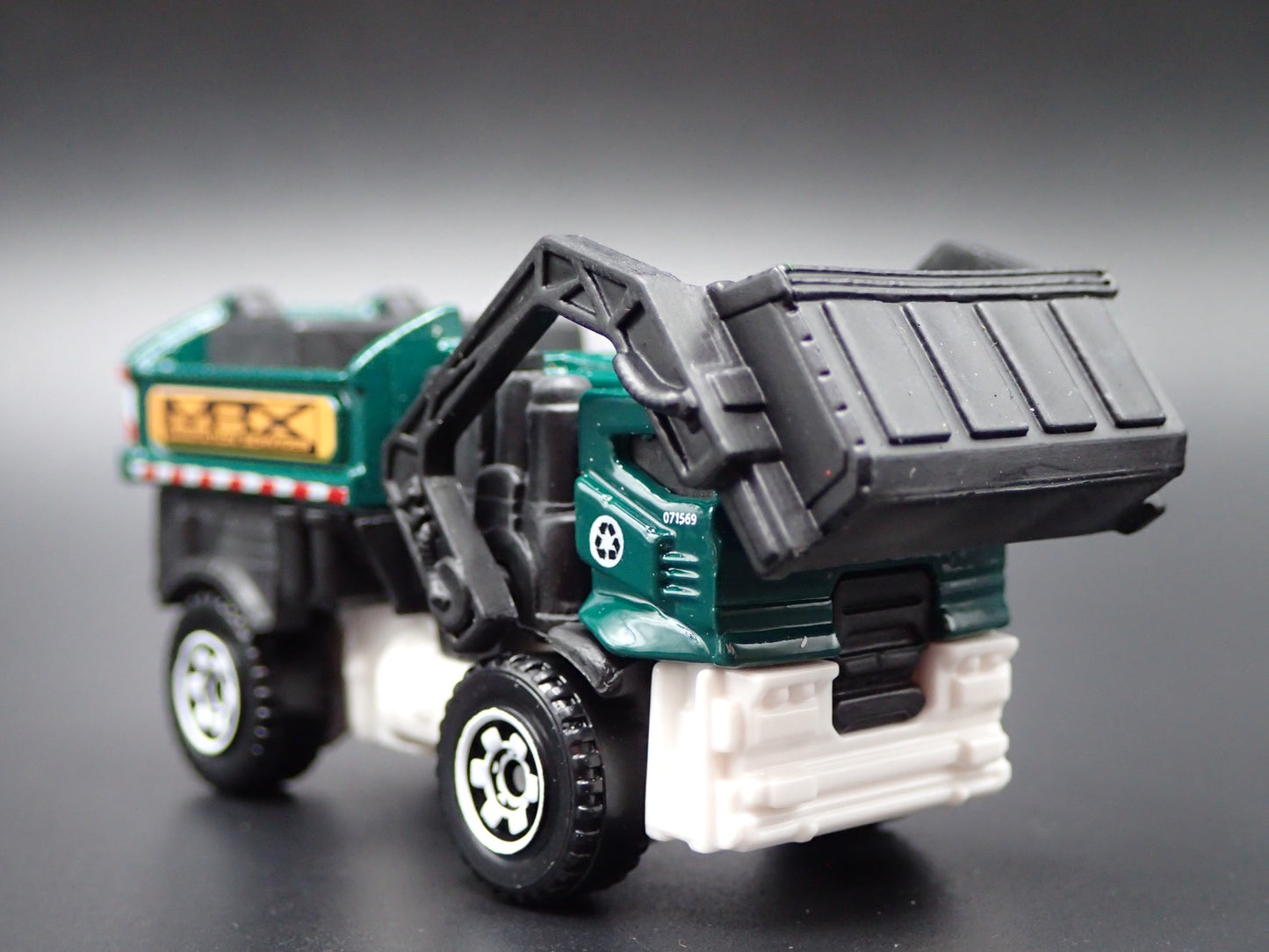 MODERN GARBAGE RECYCLING TRASH TRUCK 1/64 MB SCALE DIORAMA DIECAST MODEL CAR