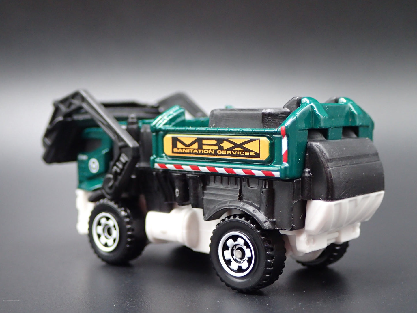 MODERN GARBAGE RECYCLING TRASH TRUCK 1/64 MB SCALE DIORAMA DIECAST MODEL CAR