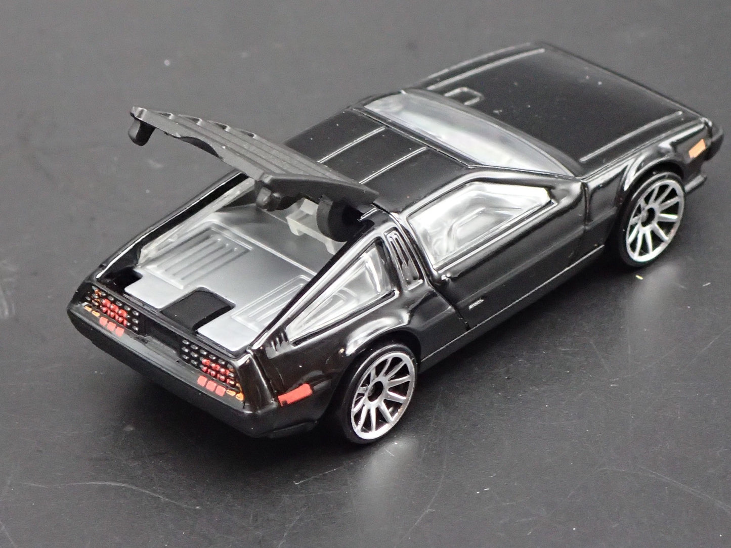 1981-1983 DMC DELOREAN BLACK 1:64 SCALE COLLECTIBLE DIORAMA DIECAST MODEL CAR