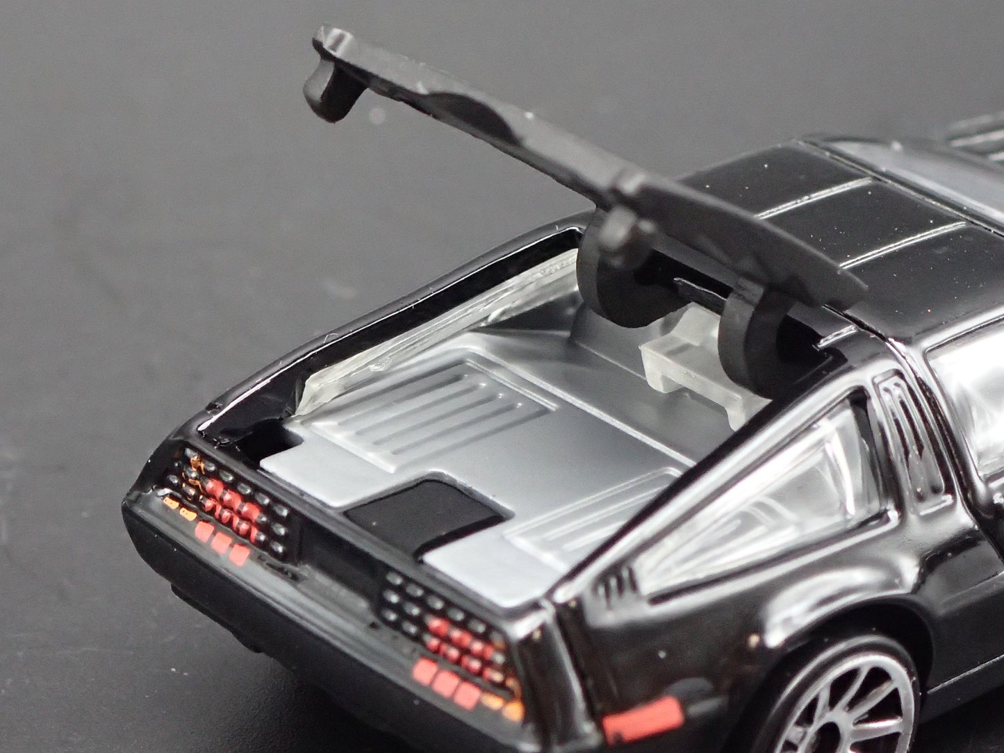 1981-1983 DMC DELOREAN BLACK 1:64 SCALE COLLECTIBLE DIORAMA DIECAST MODEL CAR