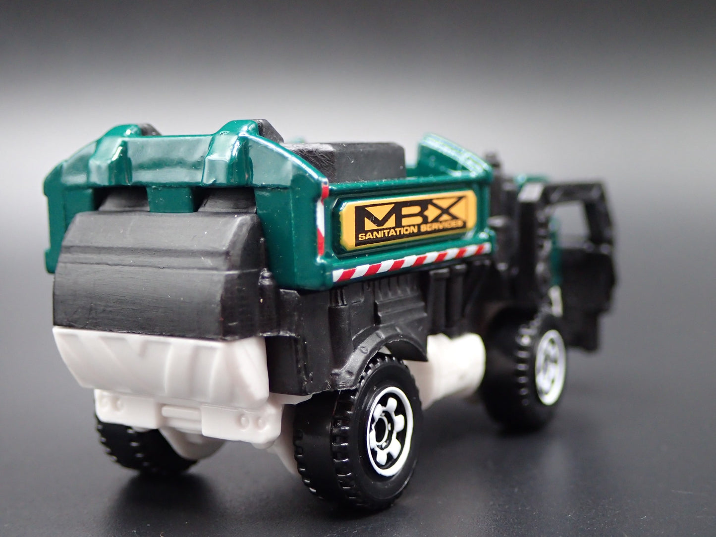 MODERN GARBAGE RECYCLING TRASH TRUCK 1/64 MB SCALE DIORAMA DIECAST MODEL CAR