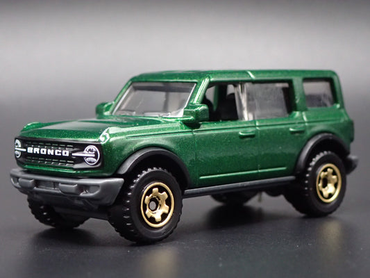 2021-2025 FORD BRONCO 4 FOUR DOOR GREEN 1:64 SCALE DIORAMA DIECAST MODEL CAR