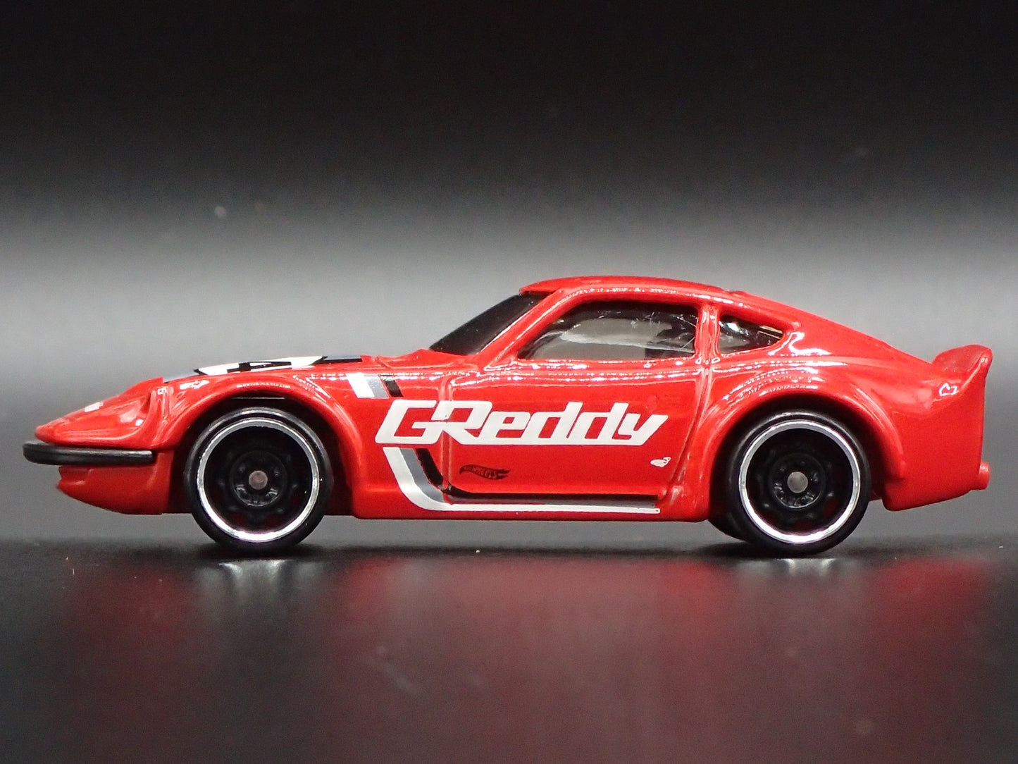 1970-1973 NISSAN FAIRLADY Z 240Z GREDDY JDM 1/64 SCALE DIORAMA DIECAST MODEL CAR