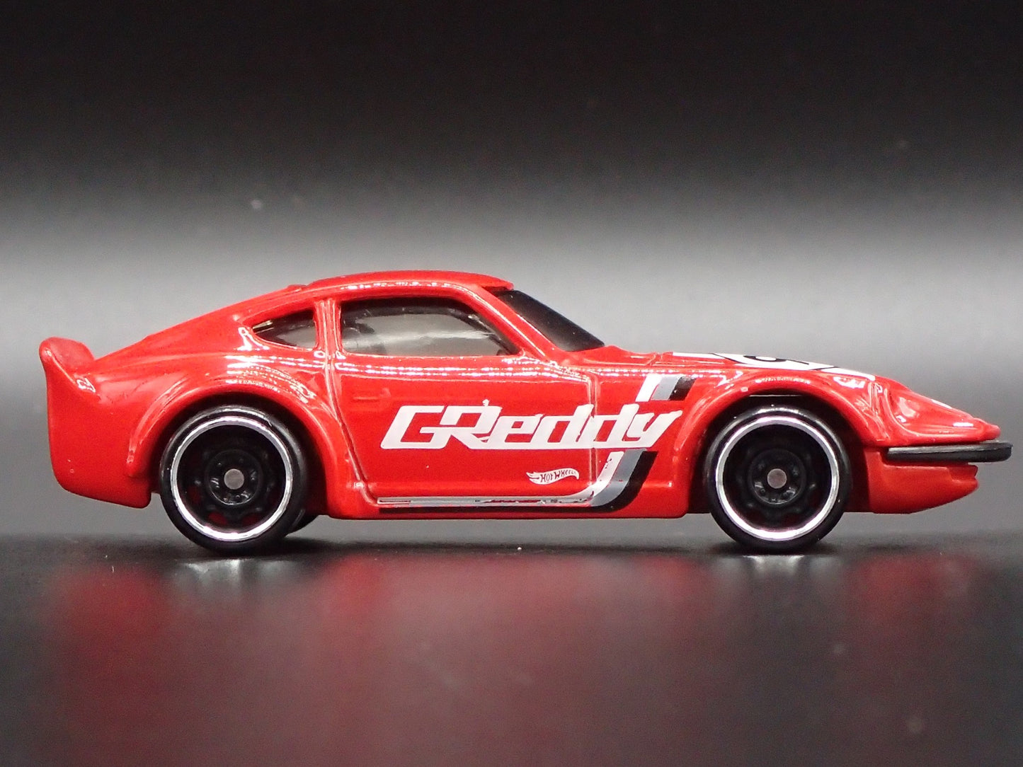 1970-1973 NISSAN FAIRLADY Z 240Z GREDDY JDM 1/64 SCALE DIORAMA DIECAST MODEL CAR