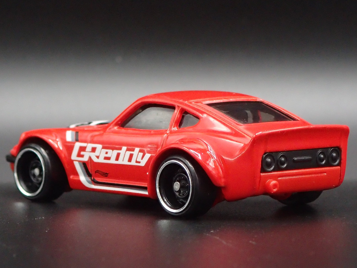 1970-1973 NISSAN FAIRLADY Z 240Z GREDDY JDM 1/64 SCALE DIORAMA DIECAST MODEL CAR