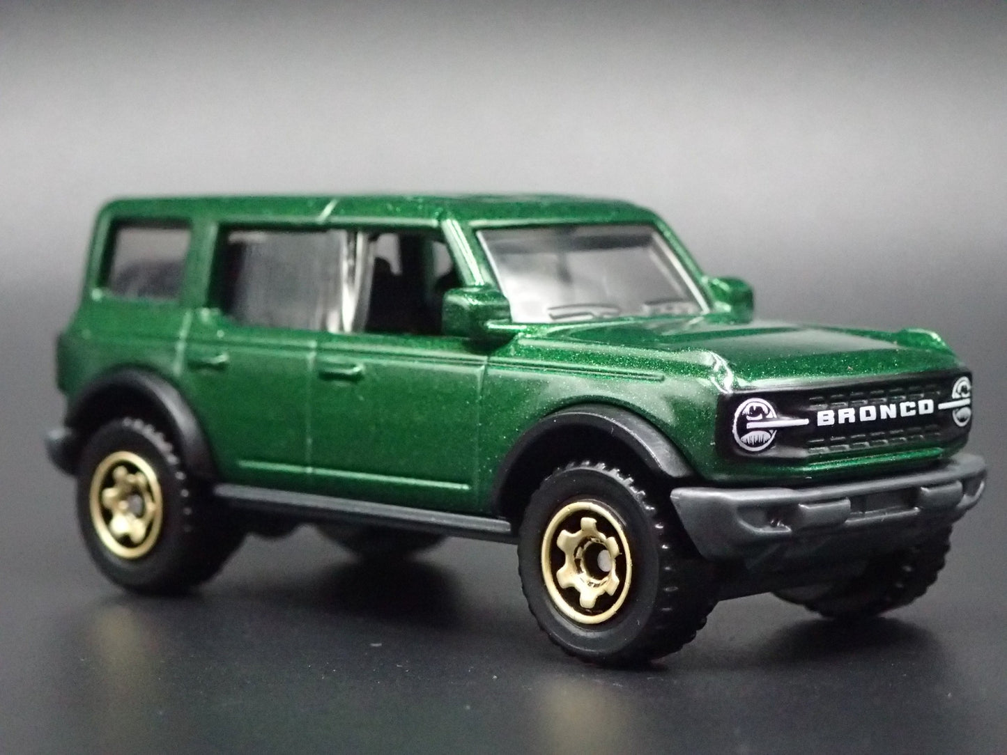 2021-2025 FORD BRONCO 4 FOUR DOOR GREEN 1:64 SCALE DIORAMA DIECAST MODEL CAR