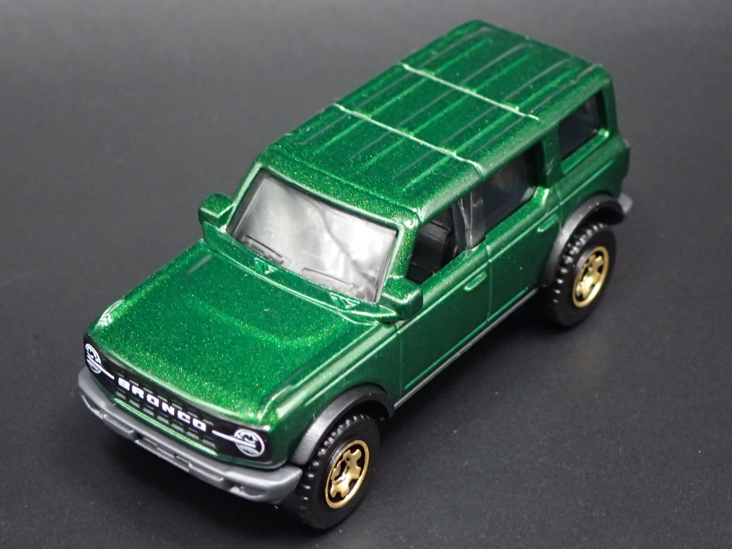 2021-2025 FORD BRONCO 4 FOUR DOOR GREEN 1:64 SCALE DIORAMA DIECAST MODEL CAR