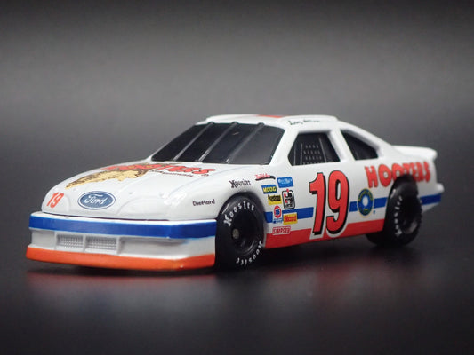 1994 FORD THUNDERBIRD 19 LOY ALLEN HOOTERS NASCAR 1:64 SCALE DIECAST MODEL CAR
