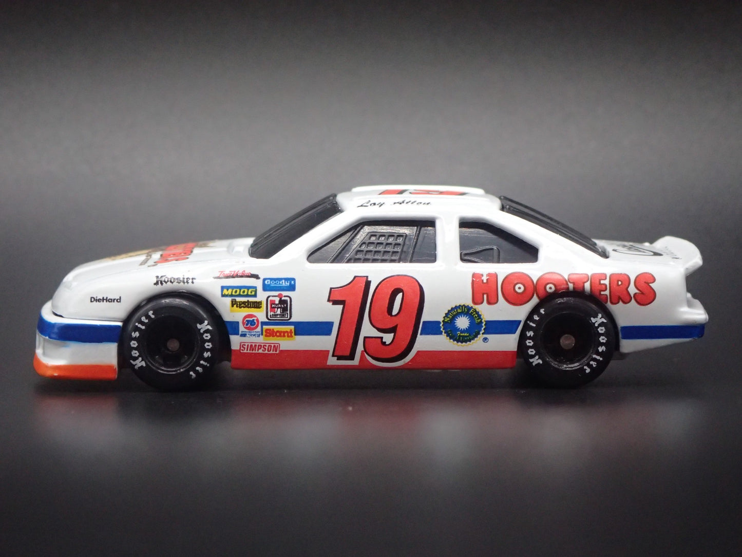 1994 FORD THUNDERBIRD 19 LOY ALLEN HOOTERS NASCAR 1:64 SCALE DIECAST MODEL CAR