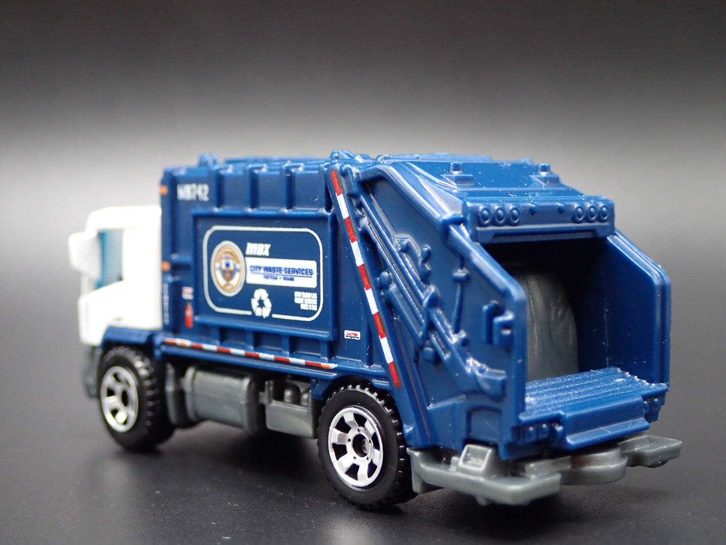 MODERN GARBAGE RECYCLING TRASH TRUCK 1/64 MB SCALE DIORAMA DIECAST MODEL CAR