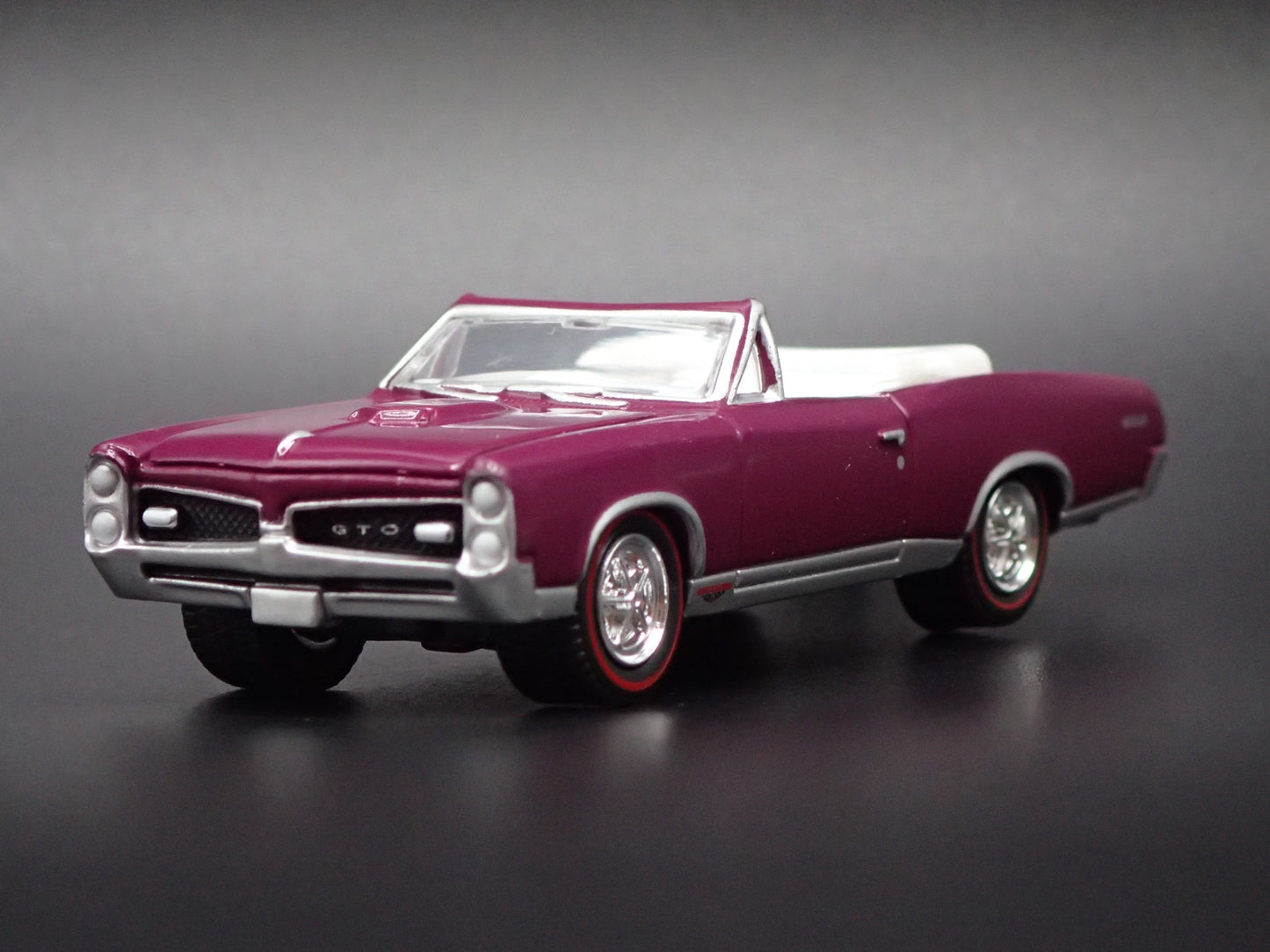 1967 67 PONTIAC GTO CONVERTIBLE PURPLE 1/64 SCALE COLLECTIBLE DIECAST MODEL CAR