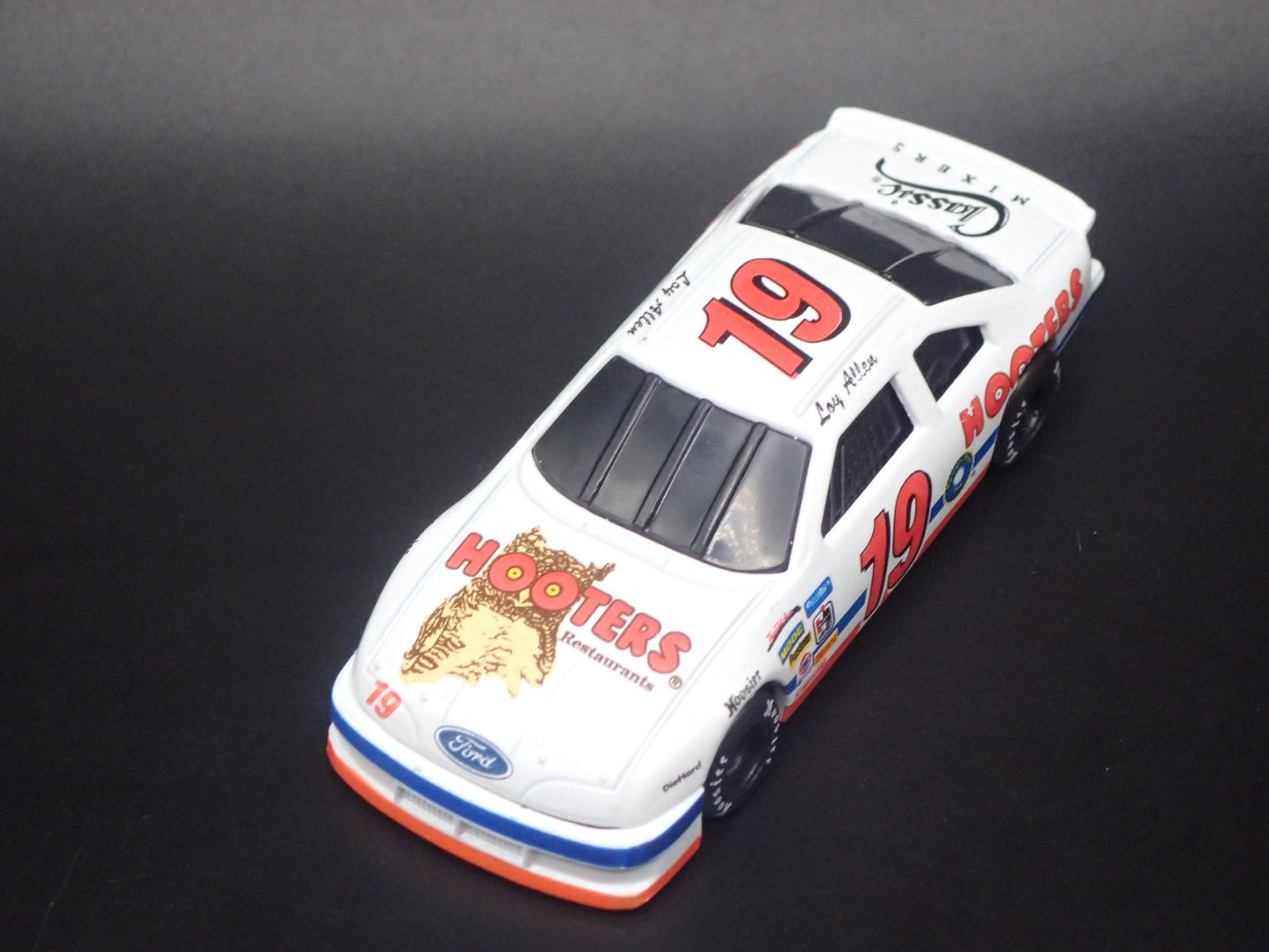 1994 FORD THUNDERBIRD 19 LOY ALLEN HOOTERS NASCAR 1:64 SCALE DIECAST MODEL CAR