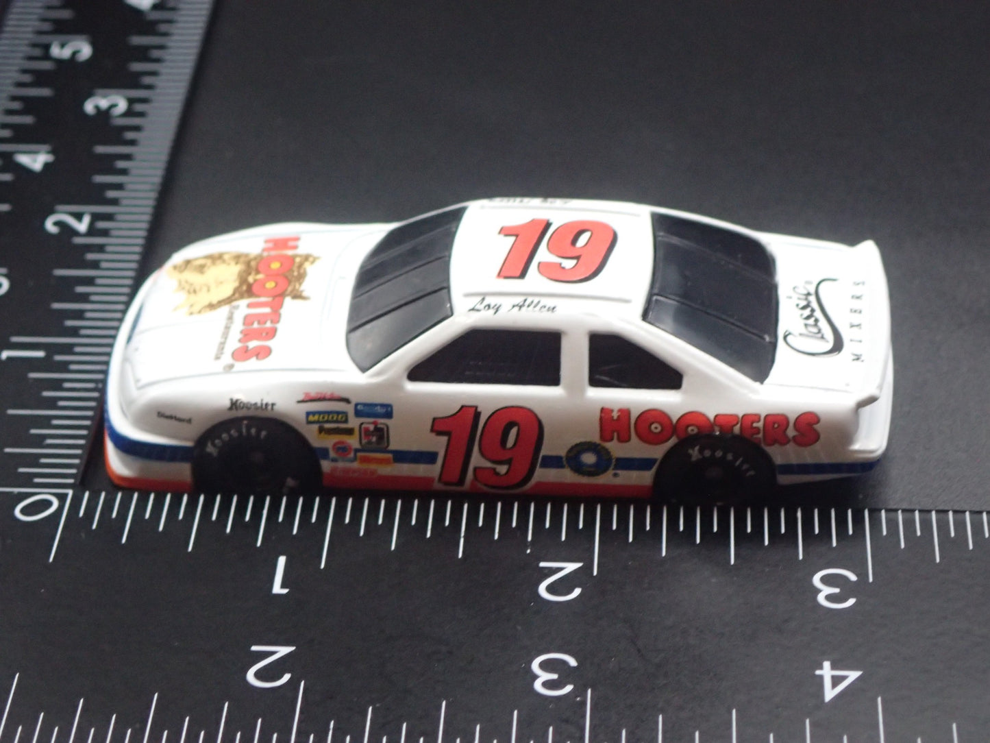 1994 FORD THUNDERBIRD 19 LOY ALLEN HOOTERS NASCAR 1:64 SCALE DIECAST MODEL CAR