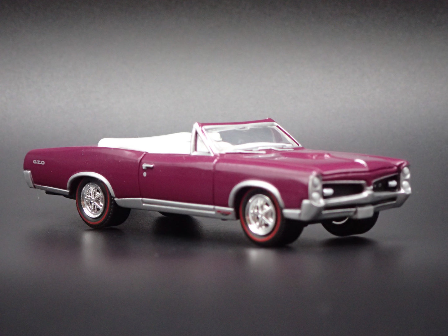 1967 67 PONTIAC GTO CONVERTIBLE PURPLE 1/64 SCALE COLLECTIBLE DIECAST MODEL CAR