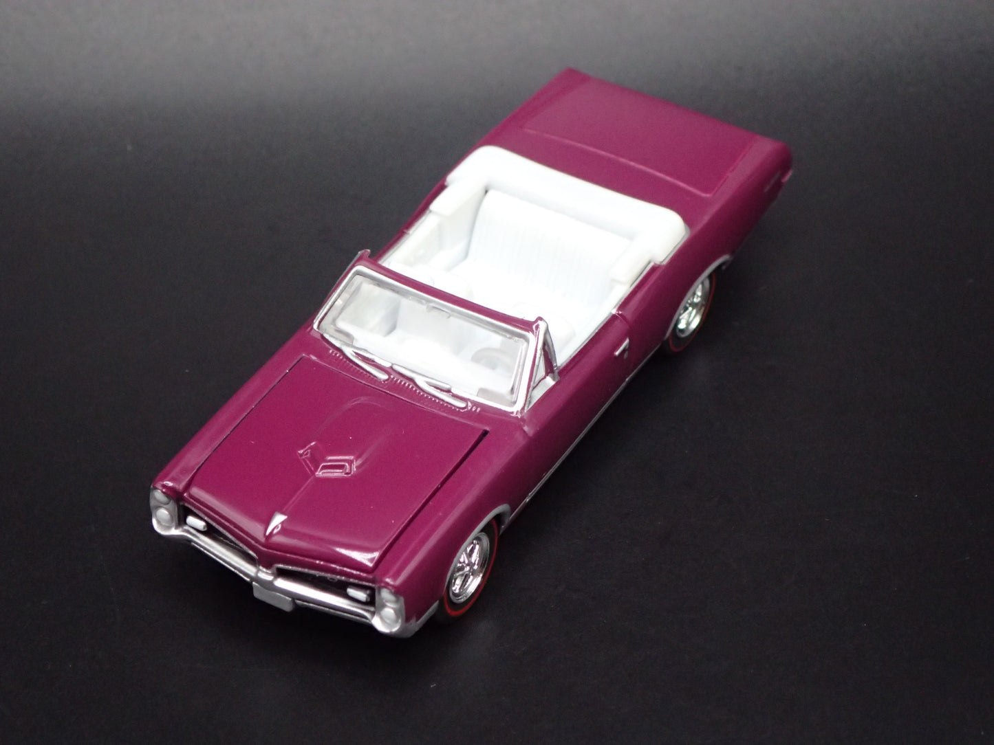 1967 67 PONTIAC GTO CONVERTIBLE PURPLE 1/64 SCALE COLLECTIBLE DIECAST MODEL CAR