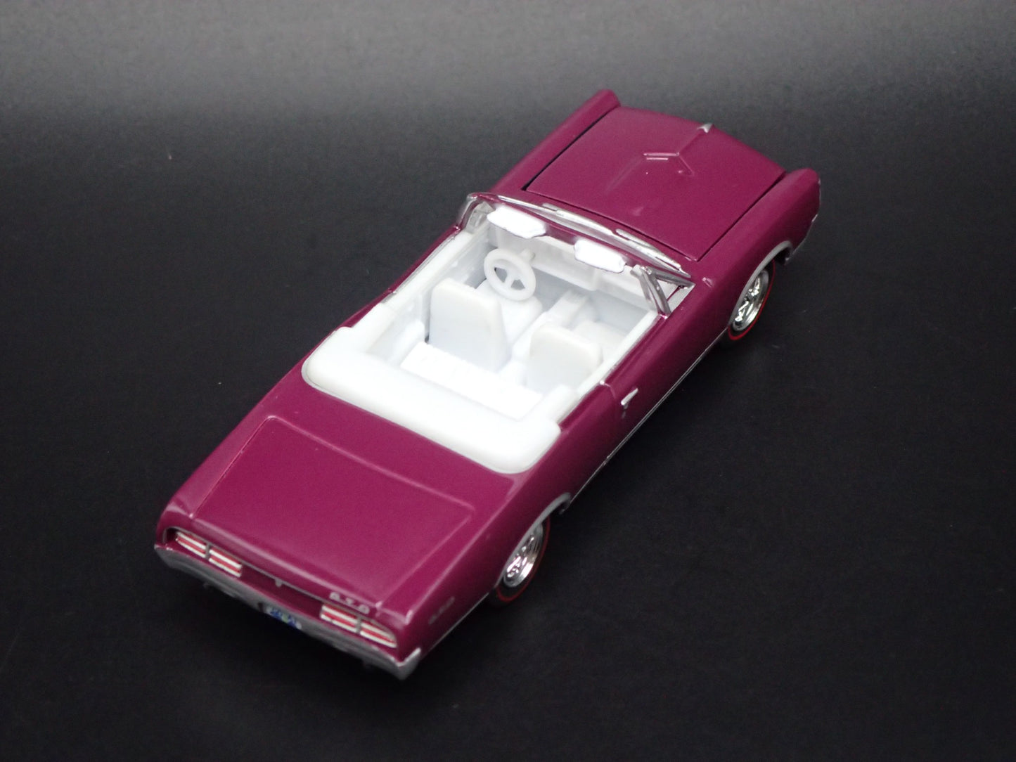 1967 67 PONTIAC GTO CONVERTIBLE PURPLE 1/64 SCALE COLLECTIBLE DIECAST MODEL CAR