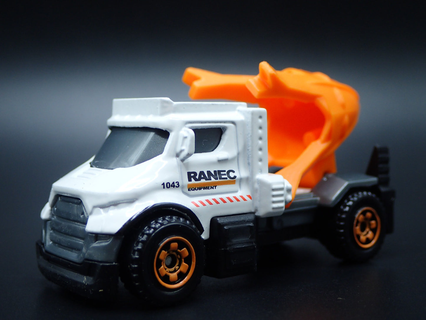 TREE SPADE TRUCK TRANSPLANTER CONSTRUCTION 1:64 SCALE DIORAMA DIECAST MODEL CAR