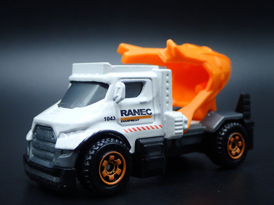 TREE SPADE TRUCK TRANSPLANTER CONSTRUCTION 1:64 SCALE DIORAMA DIECAST MODEL CAR