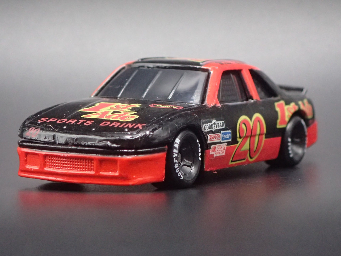 1996 96 OLDSMOBILE CUTLASS 20 MIKE WALLACE NASCAR 1:64 SCALE DIECAST MODEL CAR