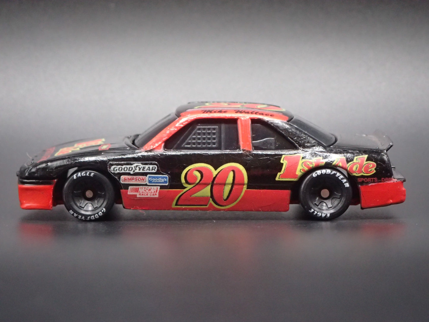 1996 96 OLDSMOBILE CUTLASS 20 MIKE WALLACE NASCAR 1:64 SCALE DIECAST MODEL CAR