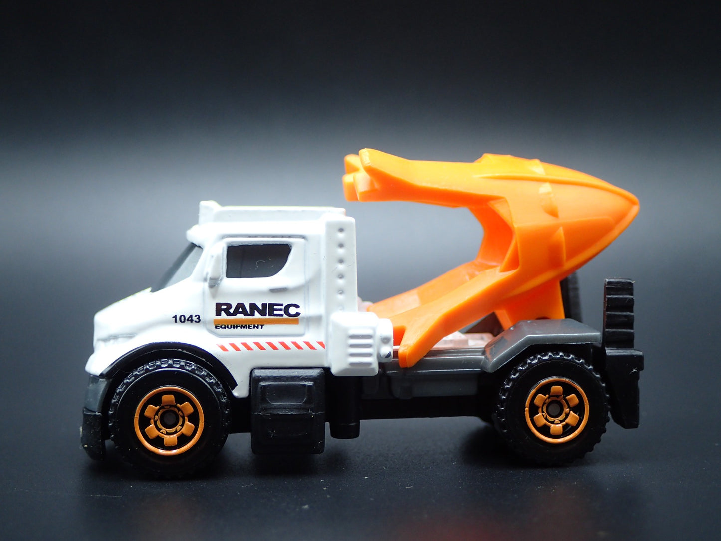 TREE SPADE TRUCK TRANSPLANTER CONSTRUCTION 1:64 SCALE DIORAMA DIECAST MODEL CAR