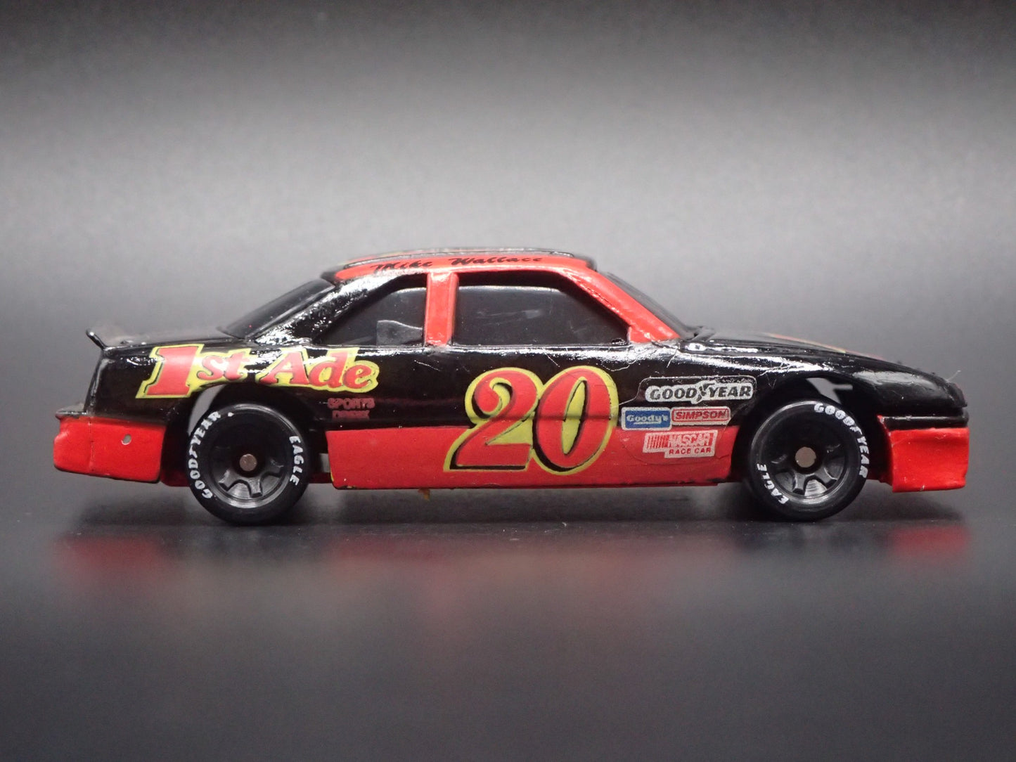 1996 96 OLDSMOBILE CUTLASS 20 MIKE WALLACE NASCAR 1:64 SCALE DIECAST MODEL CAR