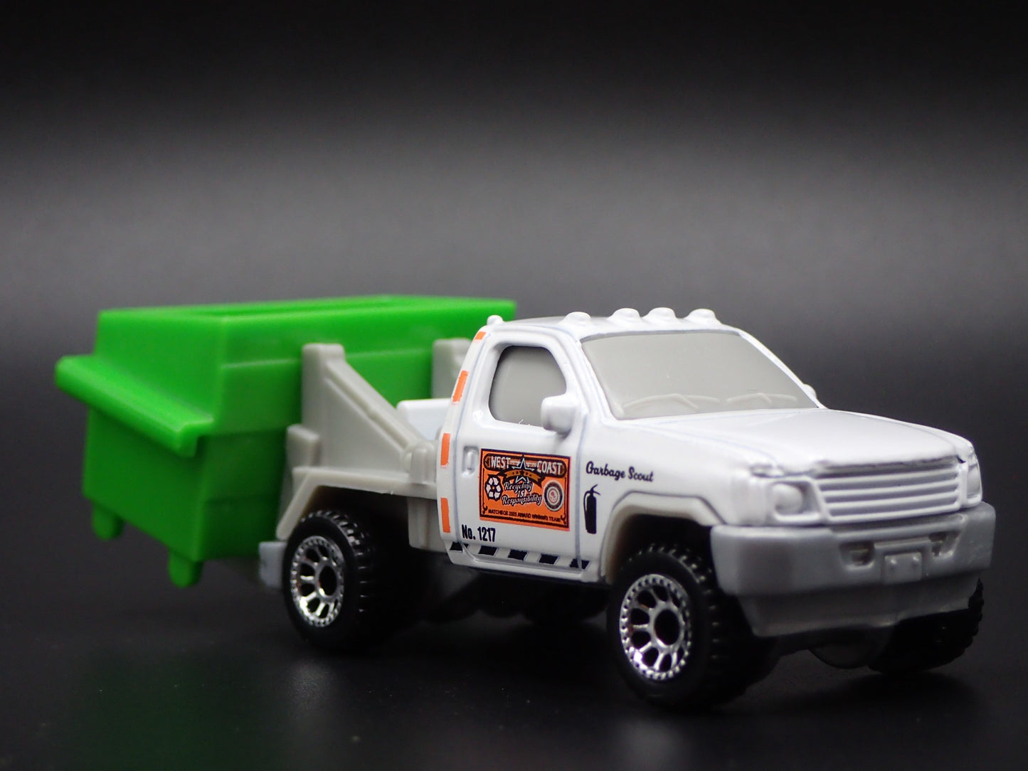 MODERN GARBAGE TIPPER TRASH TRUCK & DUMPSTER 1/64 MB SCALE DIECAST MODEL CAR