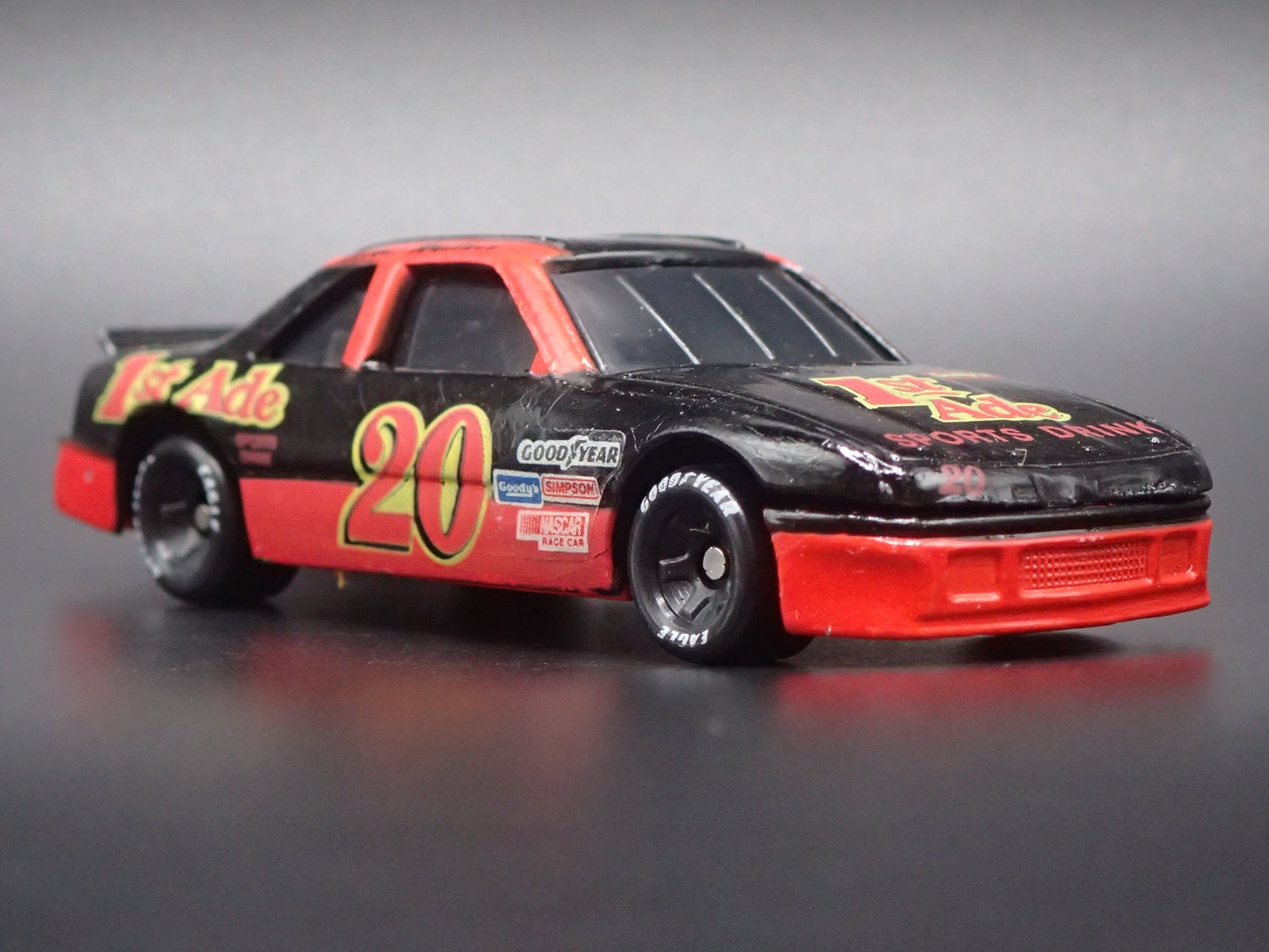 1996 96 OLDSMOBILE CUTLASS 20 MIKE WALLACE NASCAR 1:64 SCALE DIECAST MODEL CAR