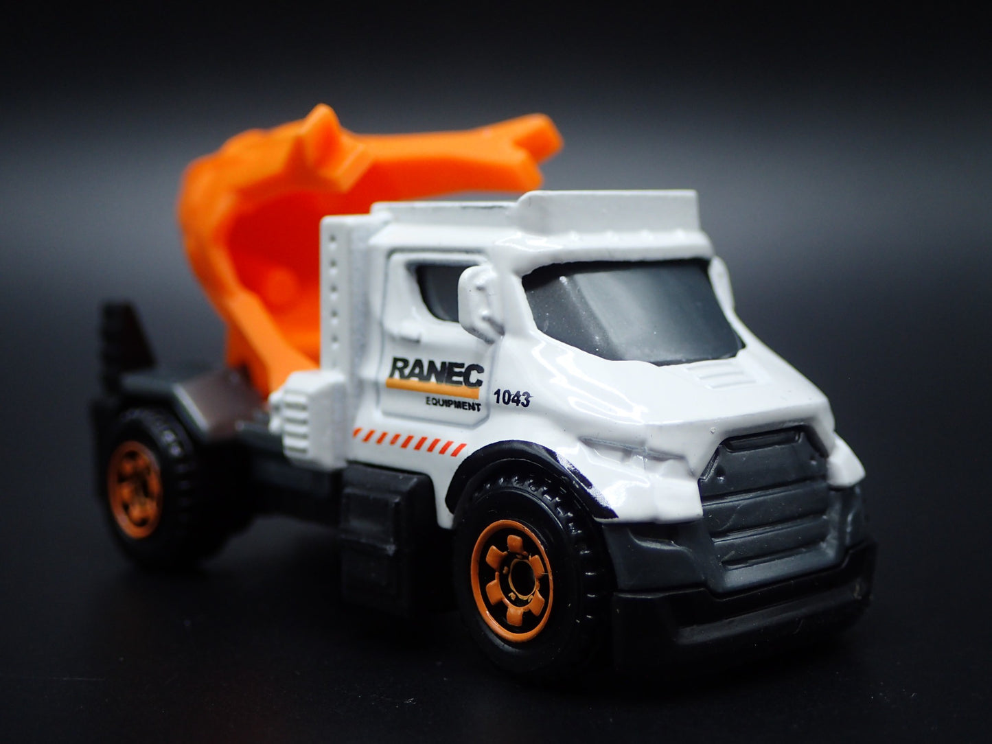 TREE SPADE TRUCK TRANSPLANTER CONSTRUCTION 1:64 SCALE DIORAMA DIECAST MODEL CAR