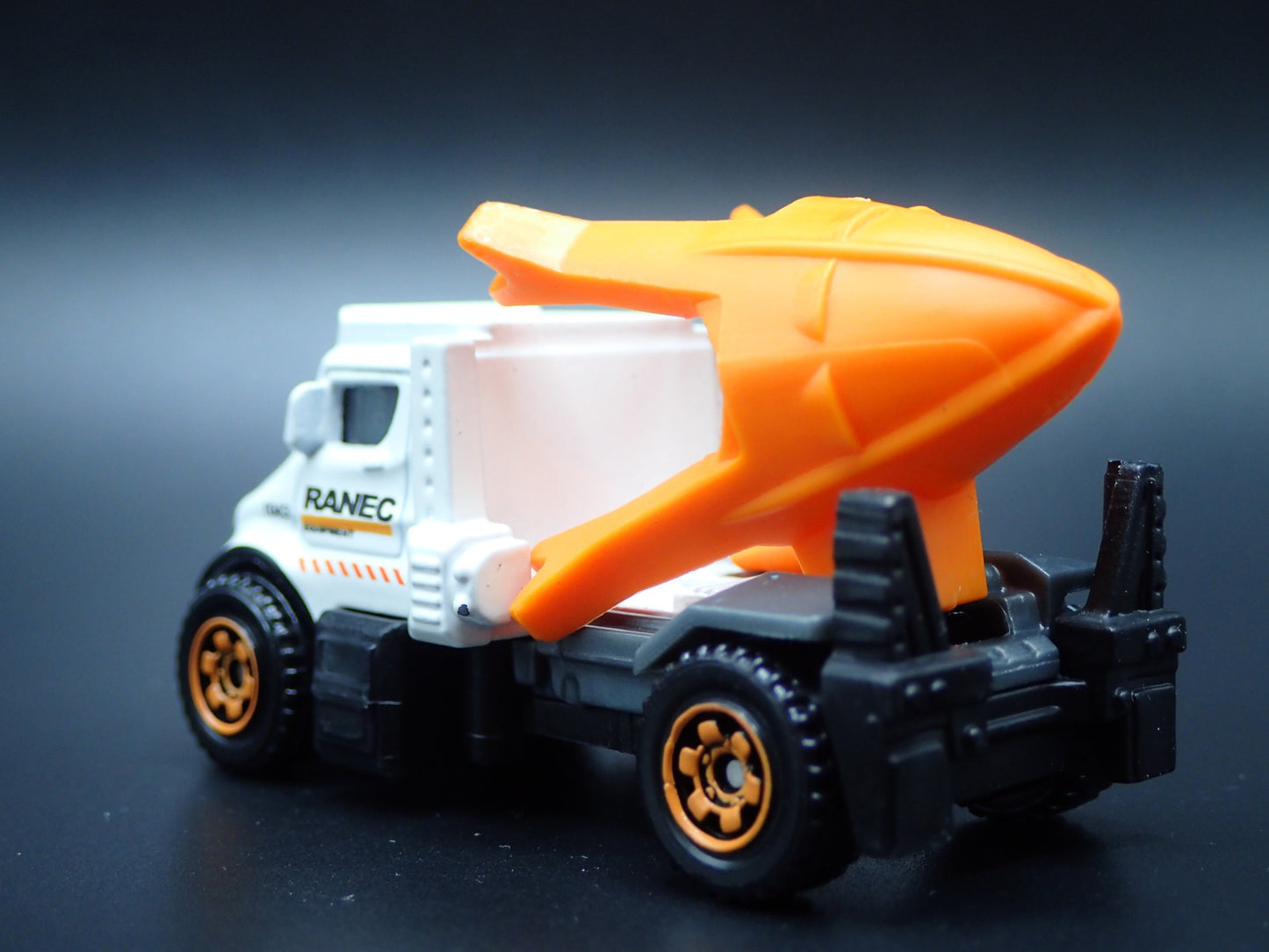 TREE SPADE TRUCK TRANSPLANTER CONSTRUCTION 1:64 SCALE DIORAMA DIECAST MODEL CAR