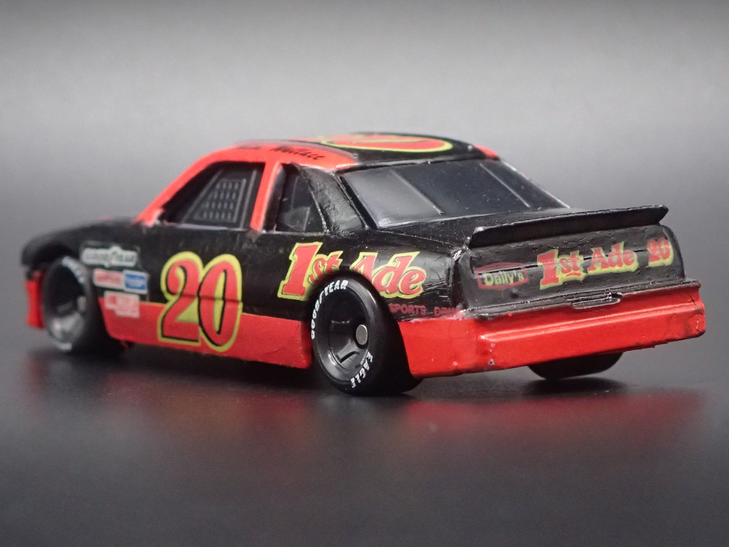 1996 96 OLDSMOBILE CUTLASS 20 MIKE WALLACE NASCAR 1:64 SCALE DIECAST MODEL CAR