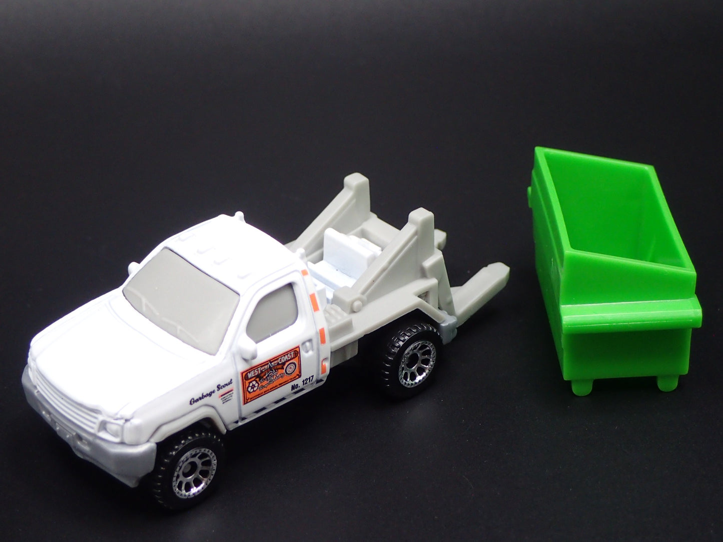 MODERN GARBAGE TIPPER TRASH TRUCK & DUMPSTER 1/64 MB SCALE DIECAST MODEL CAR