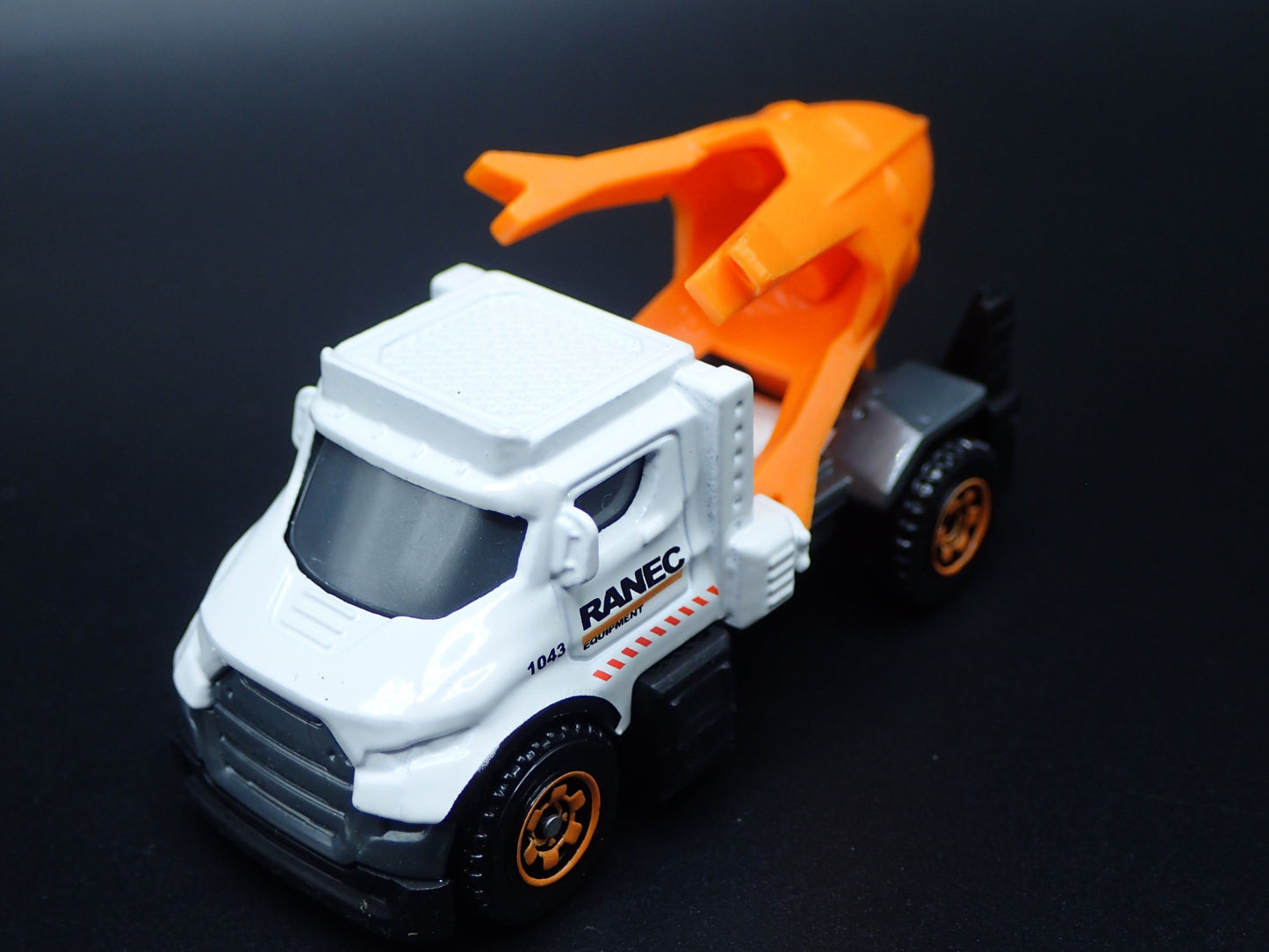 TREE SPADE TRUCK TRANSPLANTER CONSTRUCTION 1:64 SCALE DIORAMA DIECAST MODEL CAR