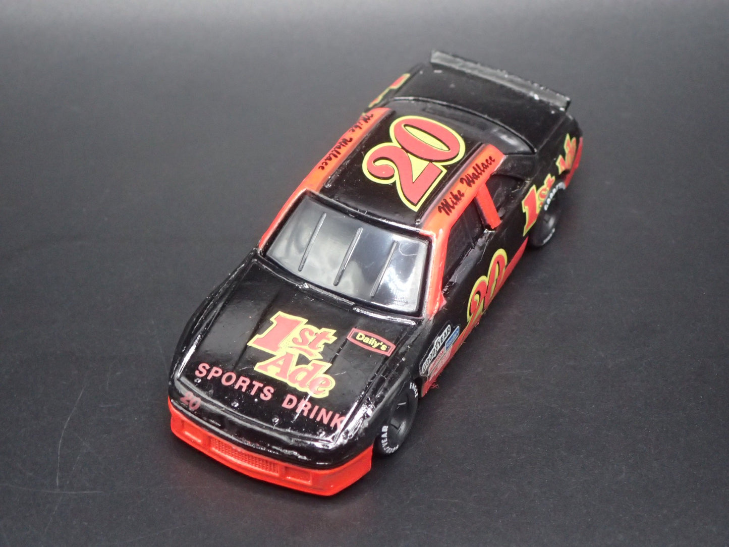 1996 96 OLDSMOBILE CUTLASS 20 MIKE WALLACE NASCAR 1:64 SCALE DIECAST MODEL CAR