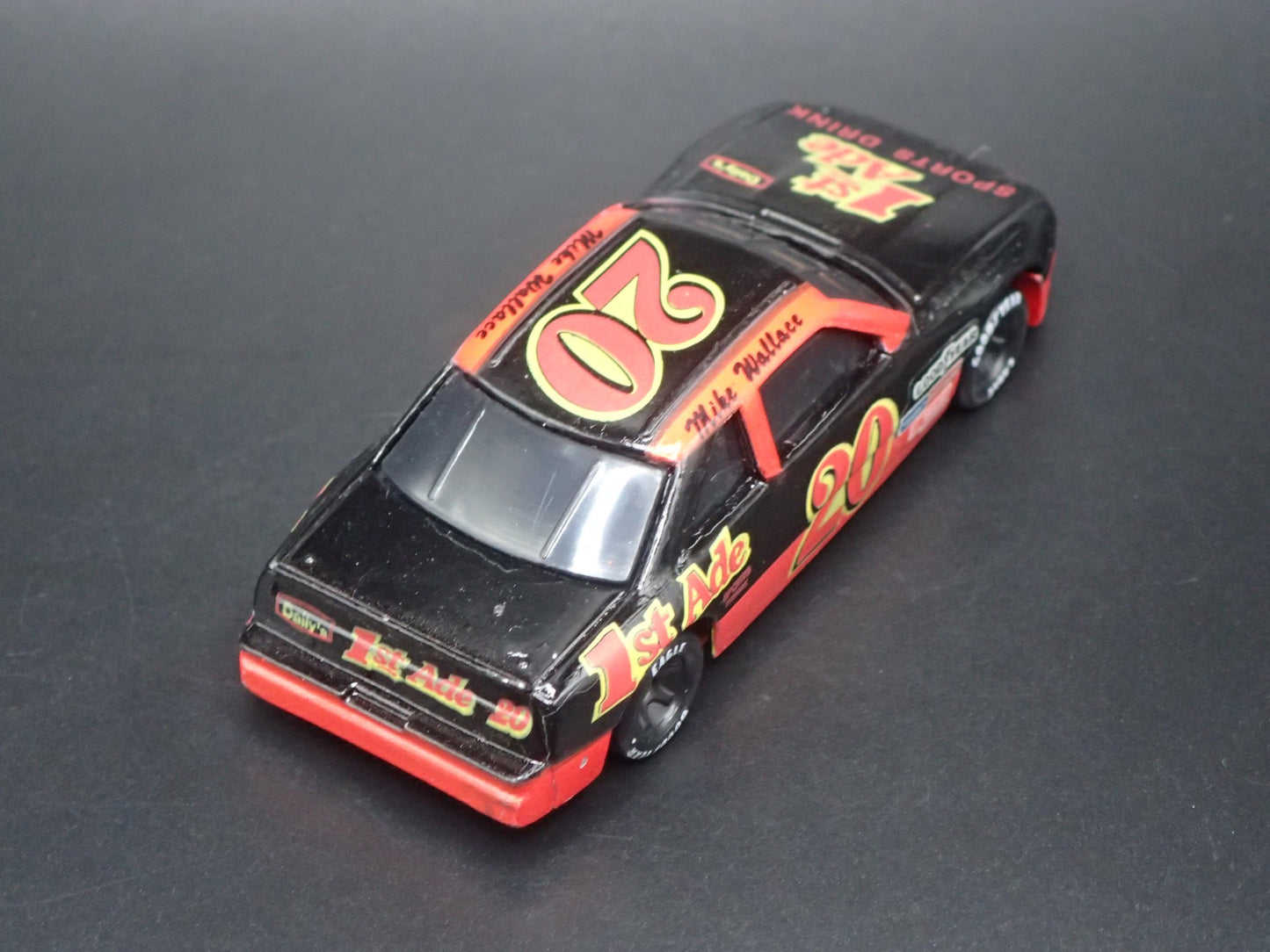 1996 96 OLDSMOBILE CUTLASS 20 MIKE WALLACE NASCAR 1:64 SCALE DIECAST MODEL CAR