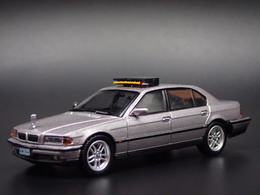 BMW 750IL JAMES BOND 007 TOMORROW NEVER DIES SILVER 1:64 SCALE DIECAST MODEL CAR