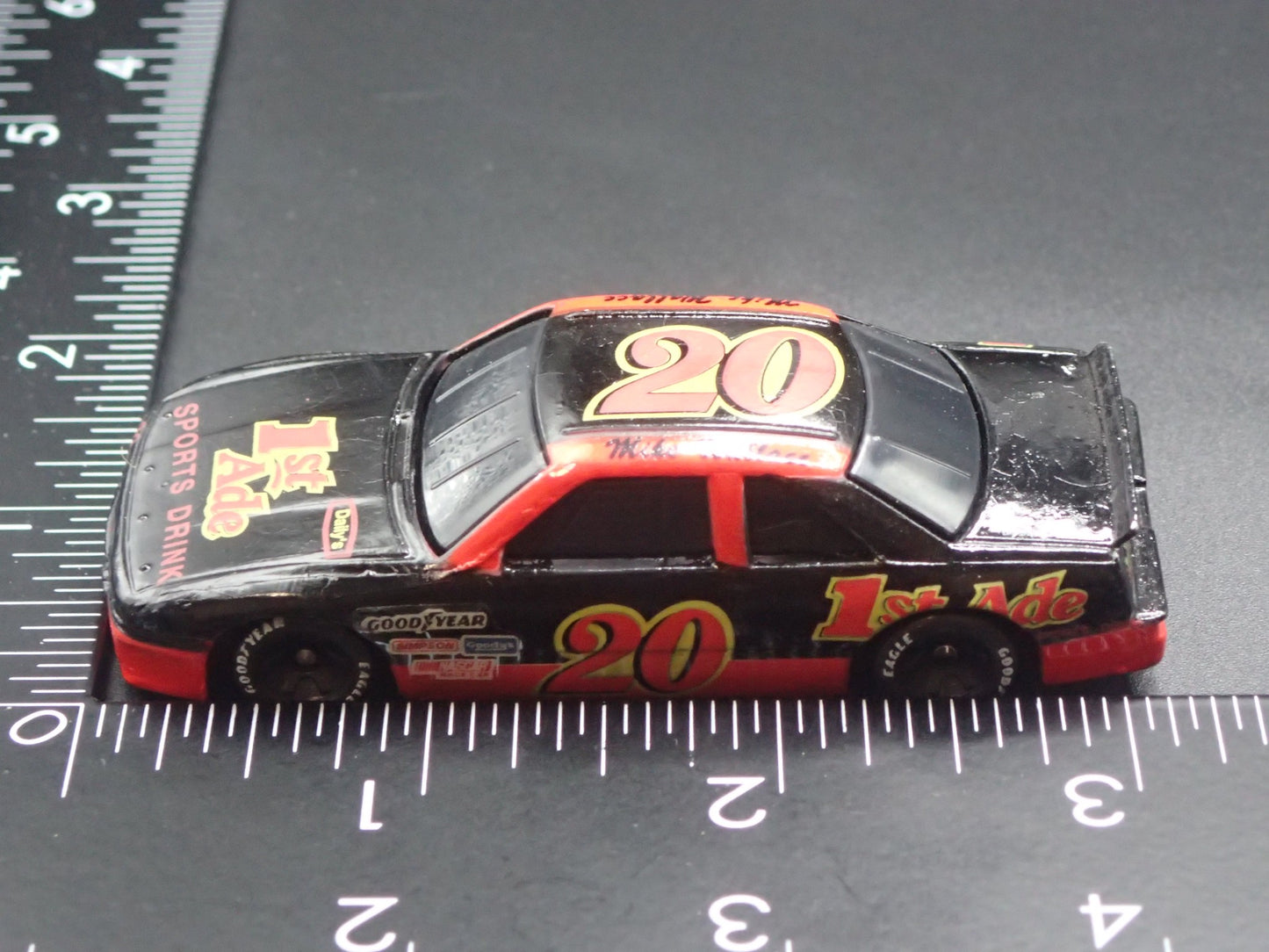 1996 96 OLDSMOBILE CUTLASS 20 MIKE WALLACE NASCAR 1:64 SCALE DIECAST MODEL CAR