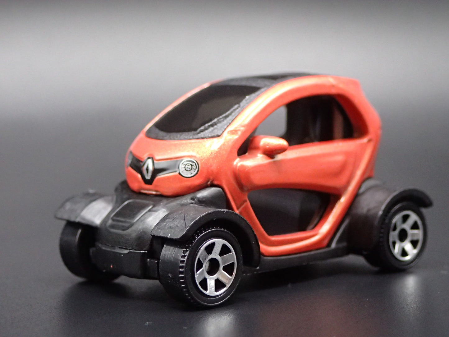 2012-2023 RENAULT TWIZY ORANGE 1:64 SCALE COLLECTIBLE DIORAMA DIECAST MODEL CAR
