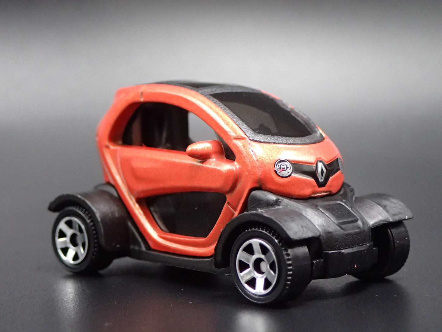 2012-2023 RENAULT TWIZY ORANGE 1:64 SCALE COLLECTIBLE DIORAMA DIECAST MODEL CAR