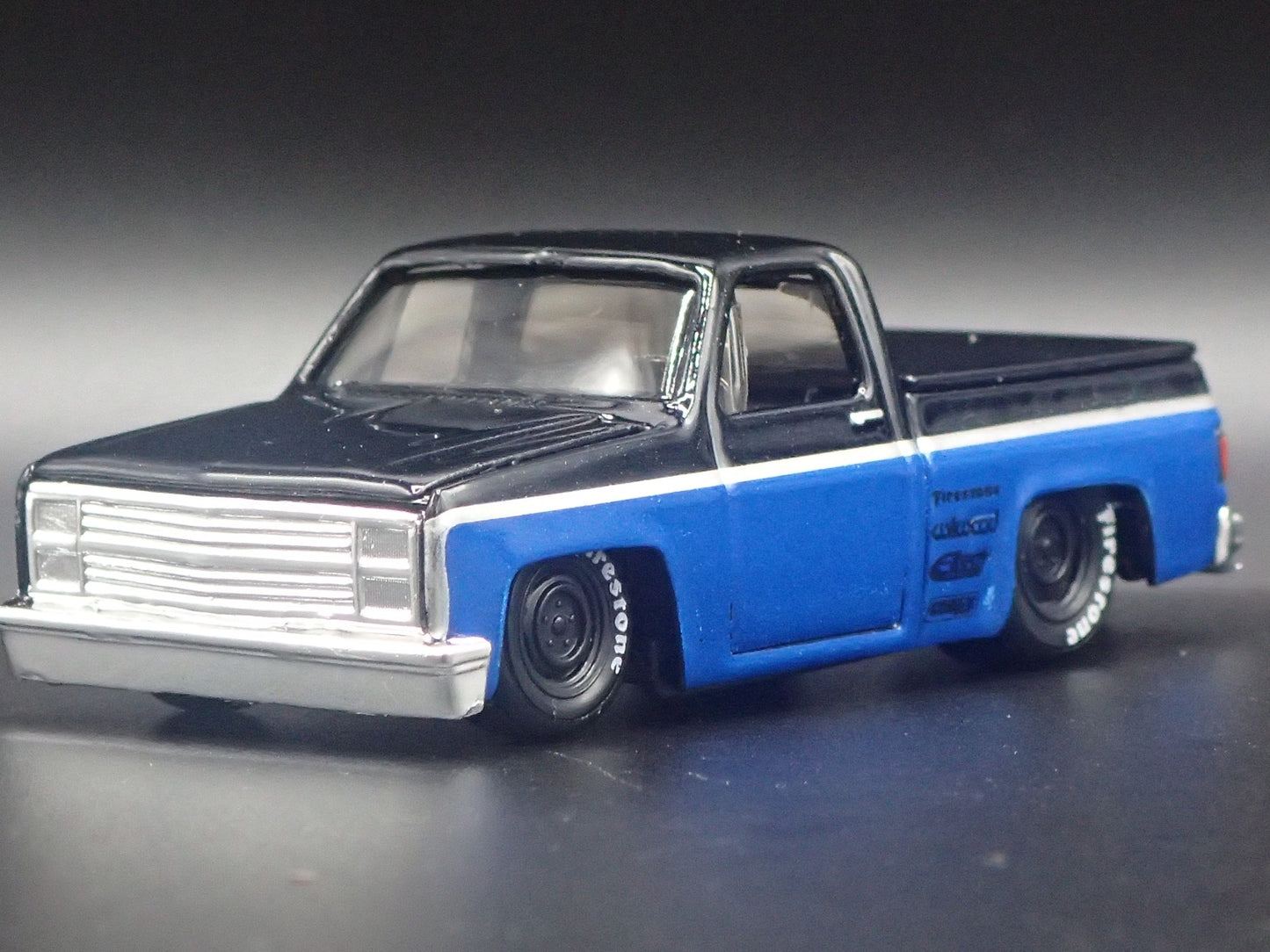 1987 87 CHEVY CHEVROLET SILVERADO 1500 TRUCK  HITCH 1/64 SCALE DIECAST MODEL CAR