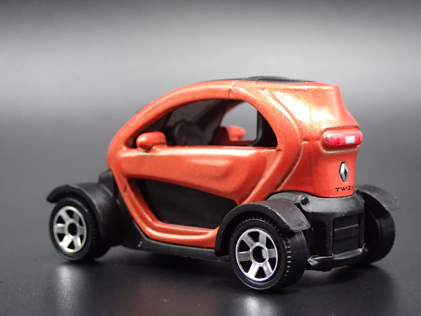 2012-2023 RENAULT TWIZY ORANGE 1:64 SCALE COLLECTIBLE DIORAMA DIECAST MODEL CAR