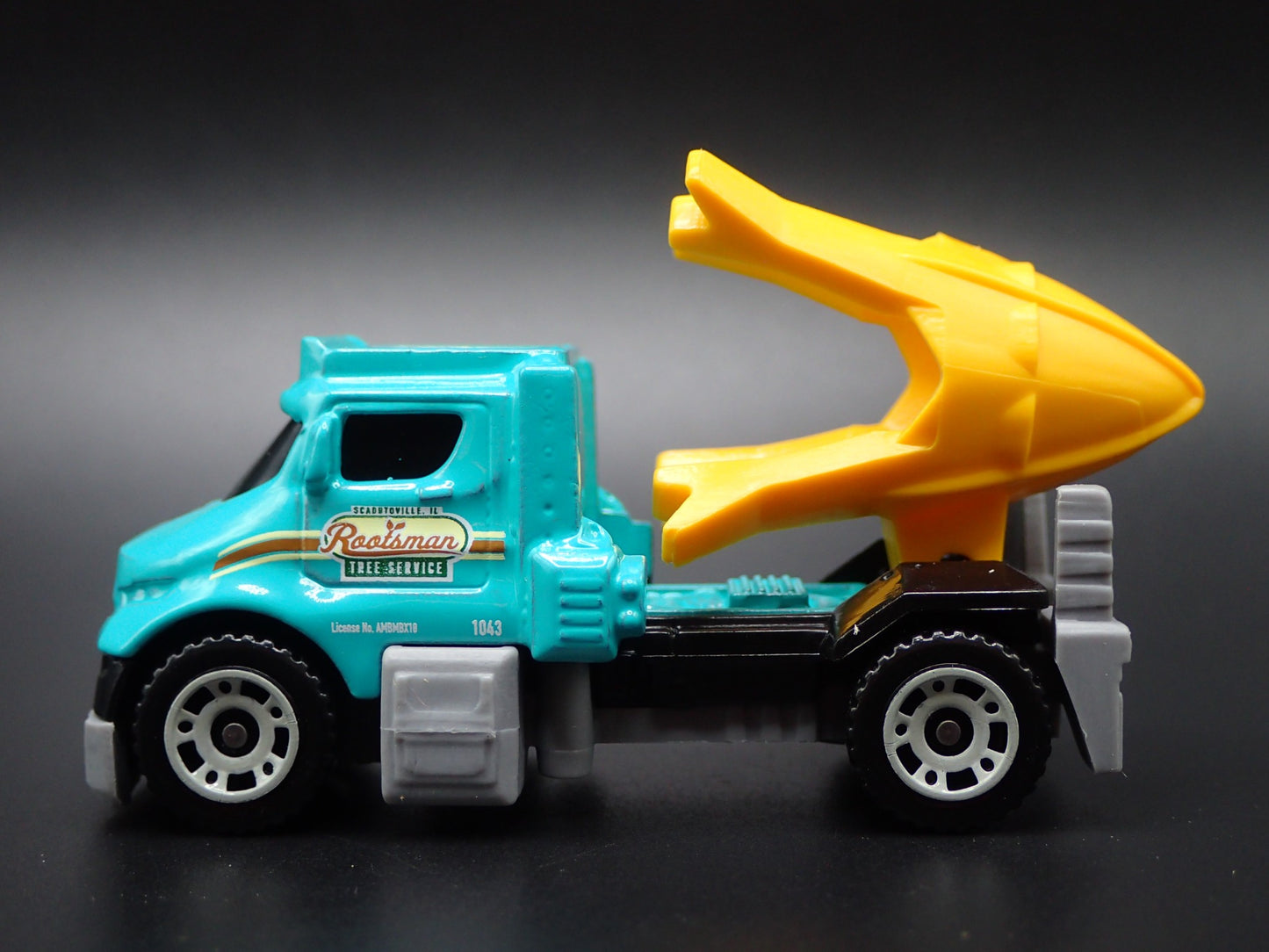 TREE SPADE TRUCK TRANSPLANTER CONSTRUCTION 1:64 SCALE DIORAMA DIECAST MODEL CAR