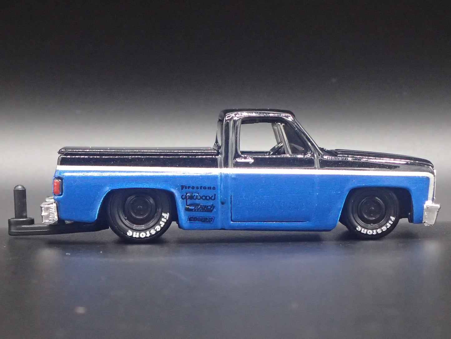 1987 87 CHEVY CHEVROLET SILVERADO 1500 TRUCK  HITCH 1/64 SCALE DIECAST MODEL CAR