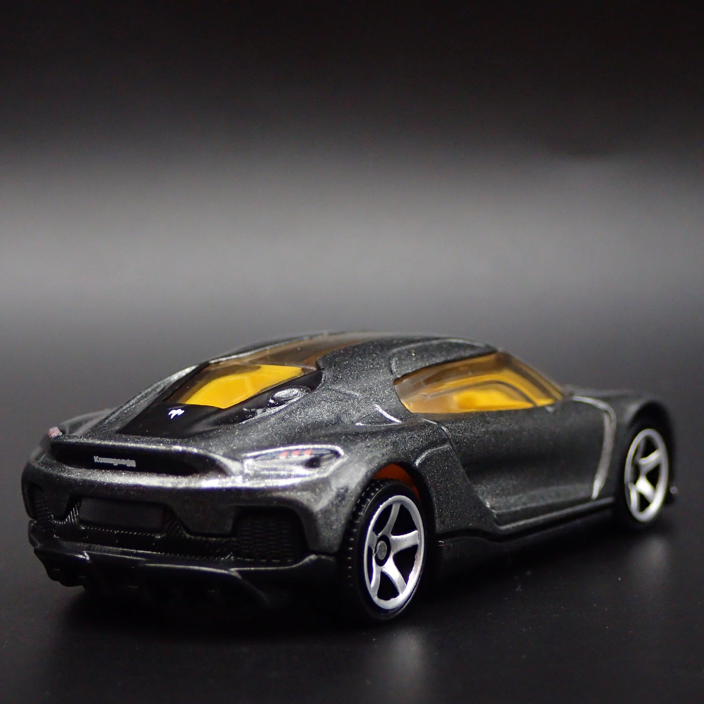 2024-2025 KOENIGSEGG GEMERA SUPER CAR GRAY 1:64 SCALE DIORAMA DIECAST MODEL CAR