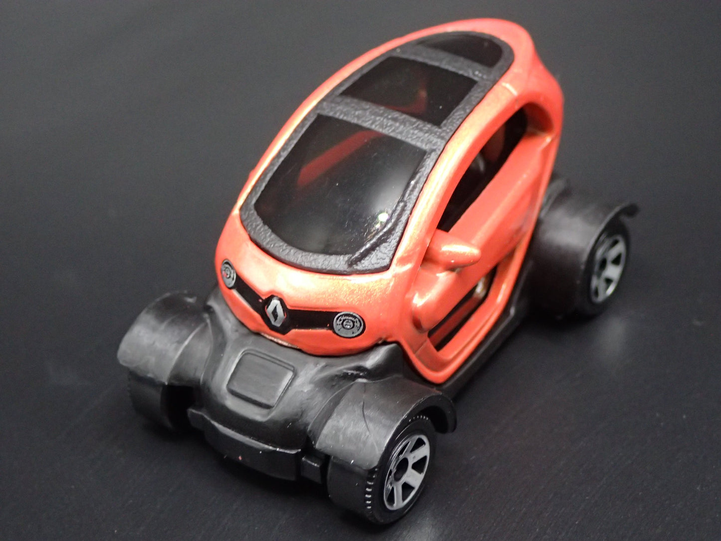 2012-2023 RENAULT TWIZY ORANGE 1:64 SCALE COLLECTIBLE DIORAMA DIECAST MODEL CAR
