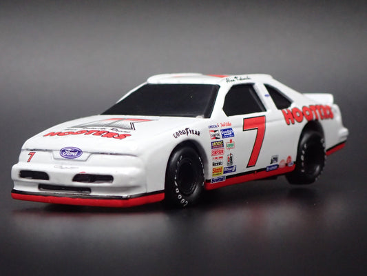 1992 92 FORD THUNDERBIRD 7 ALAN KULWICKI HOOTERS NASCAR 1/64 DIECAST MODEL CAR