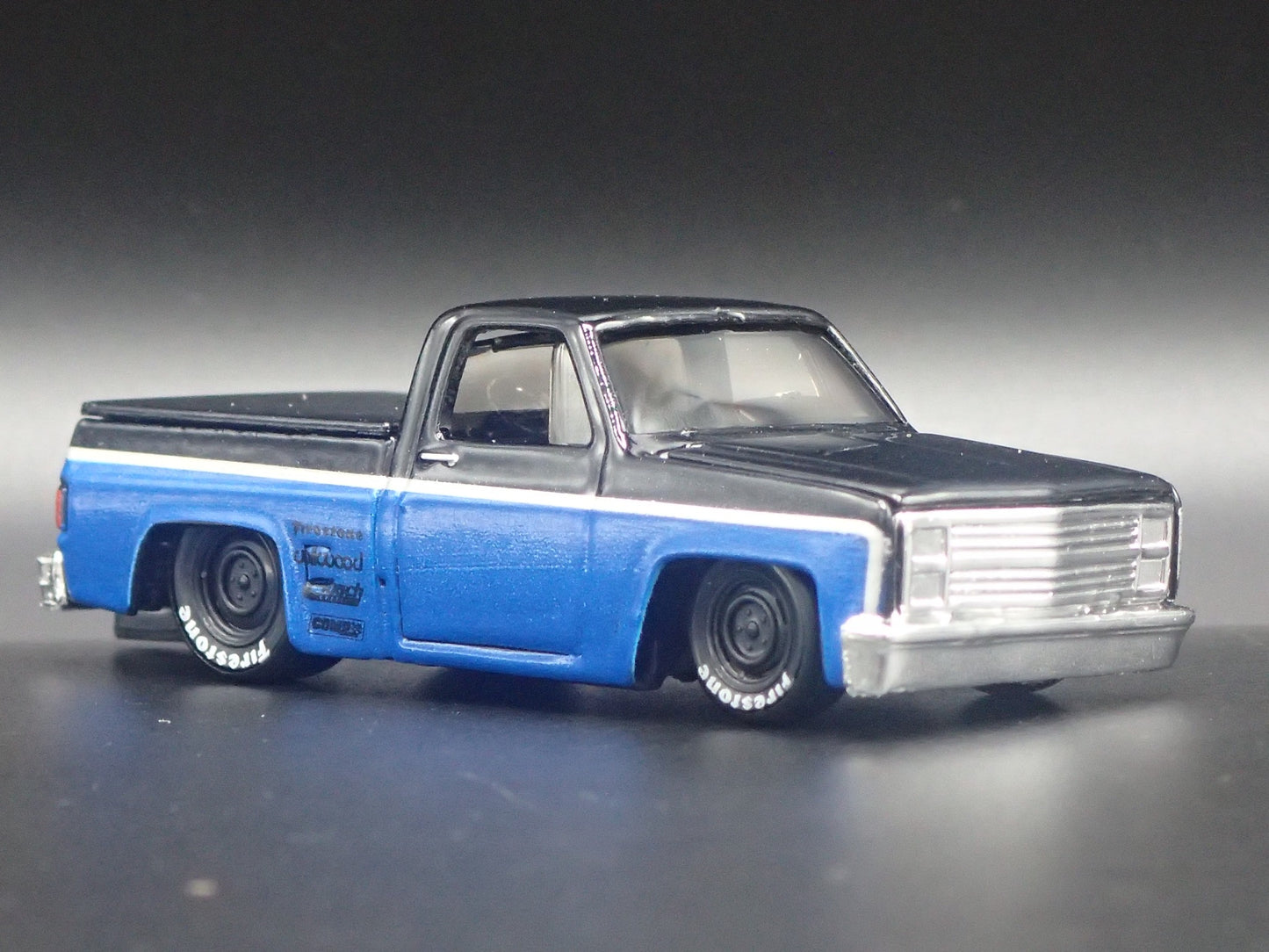 1987 87 CHEVY CHEVROLET SILVERADO 1500 TRUCK  HITCH 1/64 SCALE DIECAST MODEL CAR