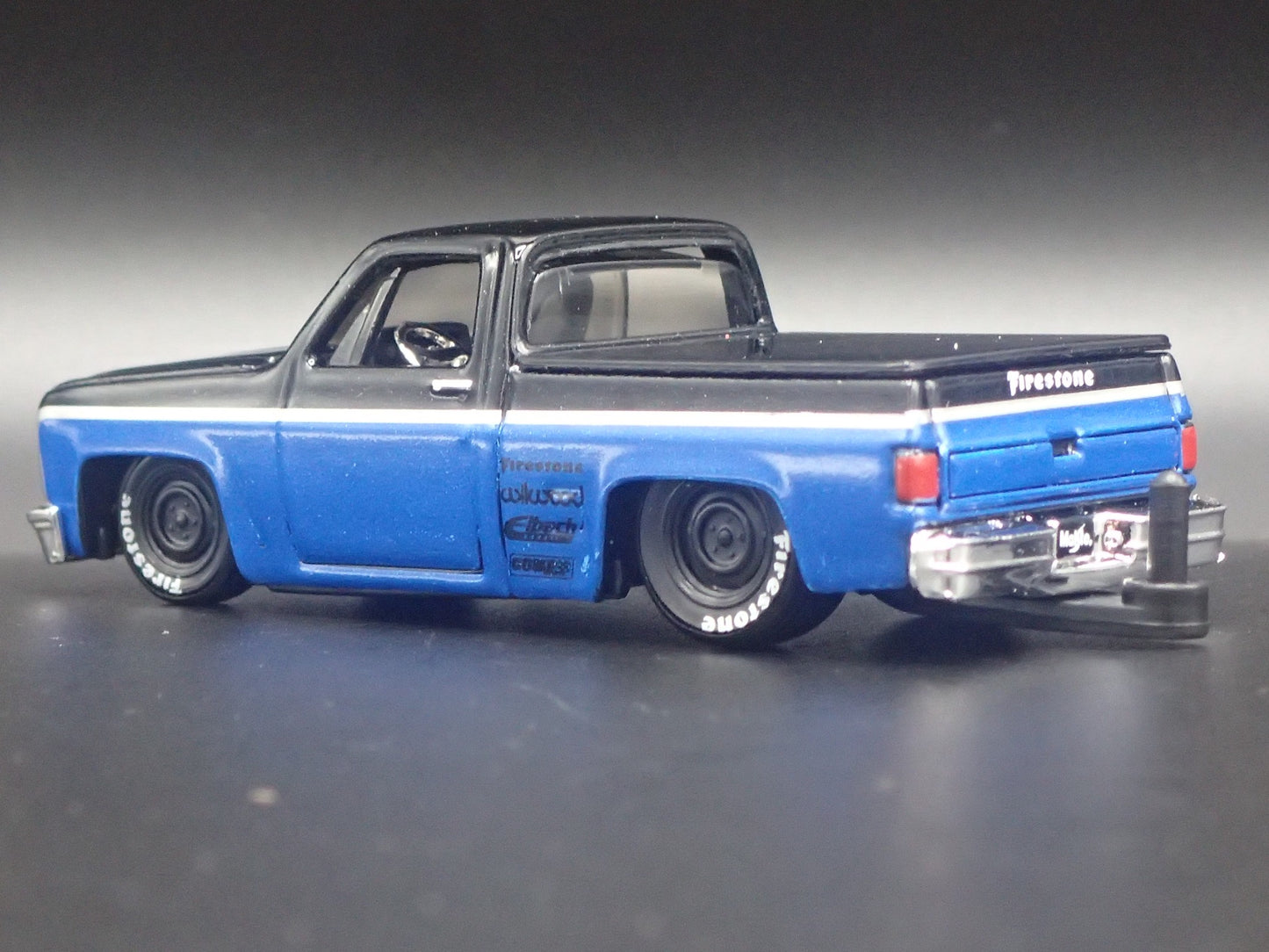 1987 87 CHEVY CHEVROLET SILVERADO 1500 TRUCK  HITCH 1/64 SCALE DIECAST MODEL CAR