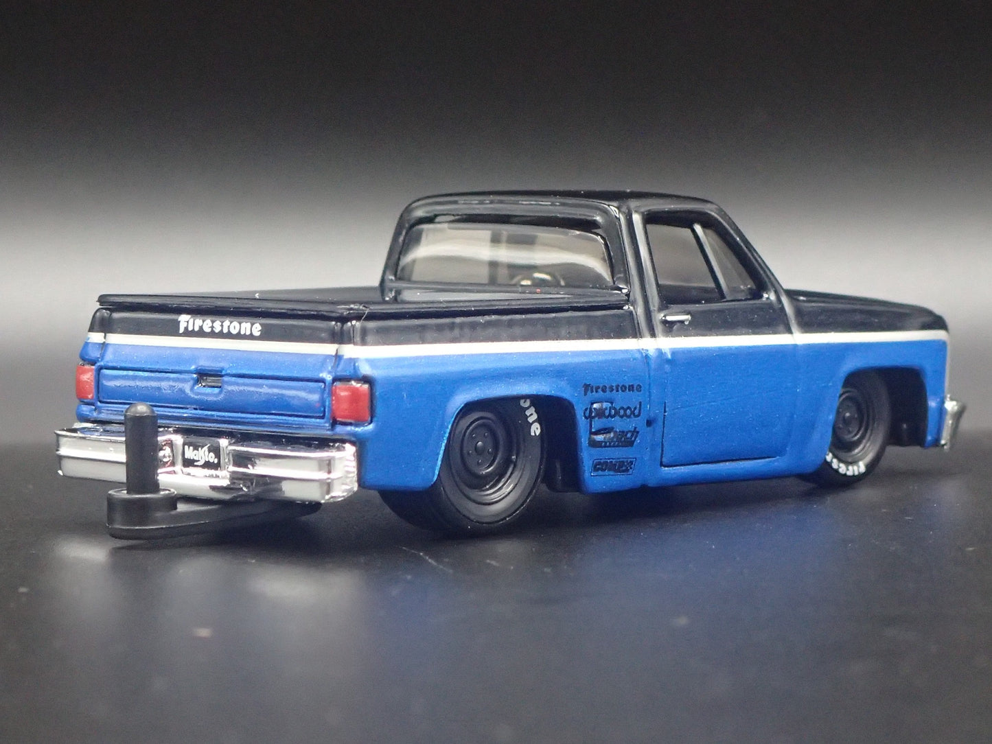 1987 87 CHEVY CHEVROLET SILVERADO 1500 TRUCK  HITCH 1/64 SCALE DIECAST MODEL CAR