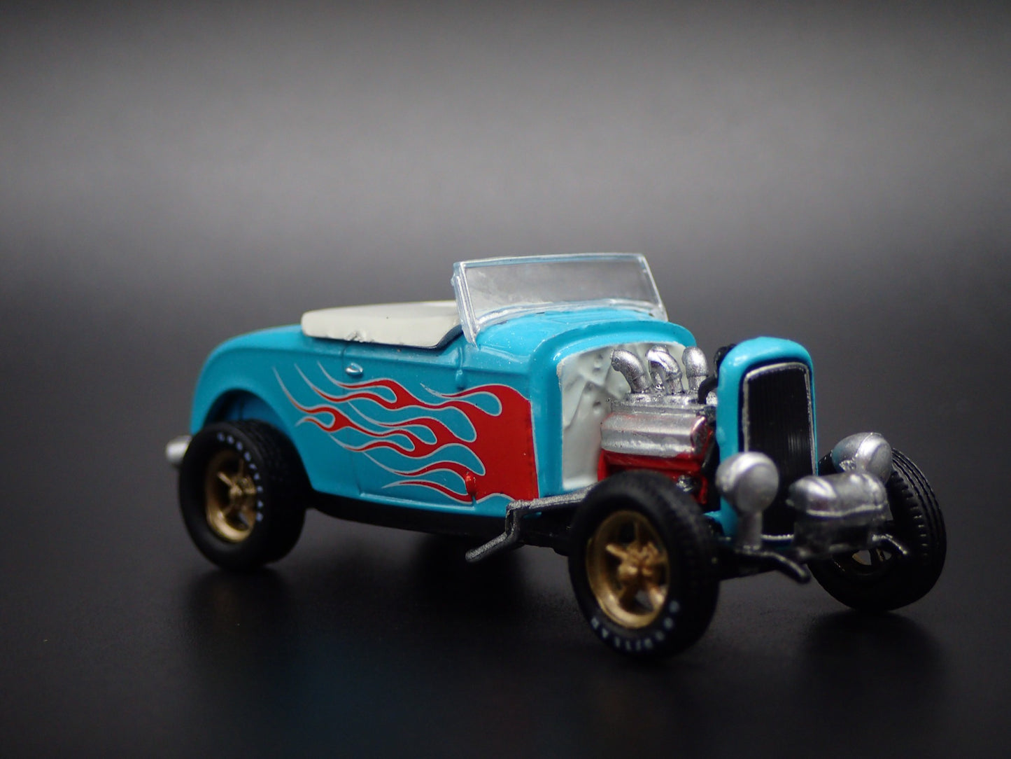 1932 32 FORD ROADSTER HOT ROD TEAL w FLAMES 1:64 SCALE DIORAMA DIECAST MODEL CAR